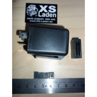 Electronic flasher relay